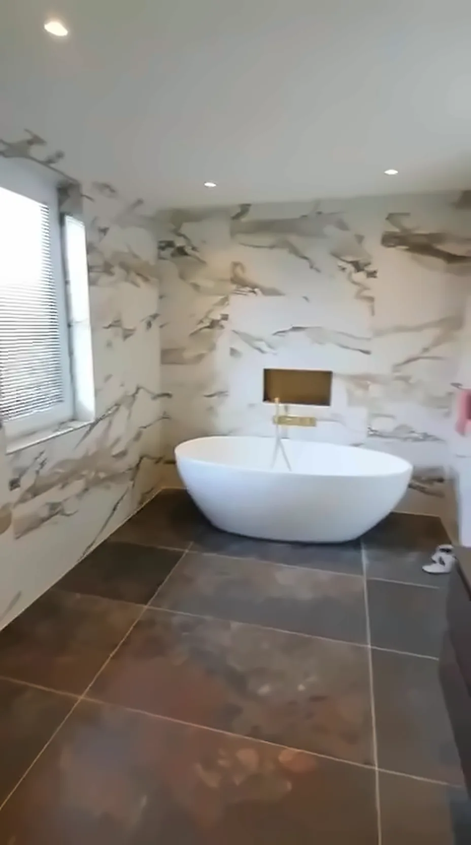 QA Renovatie: badkamer marmer goud