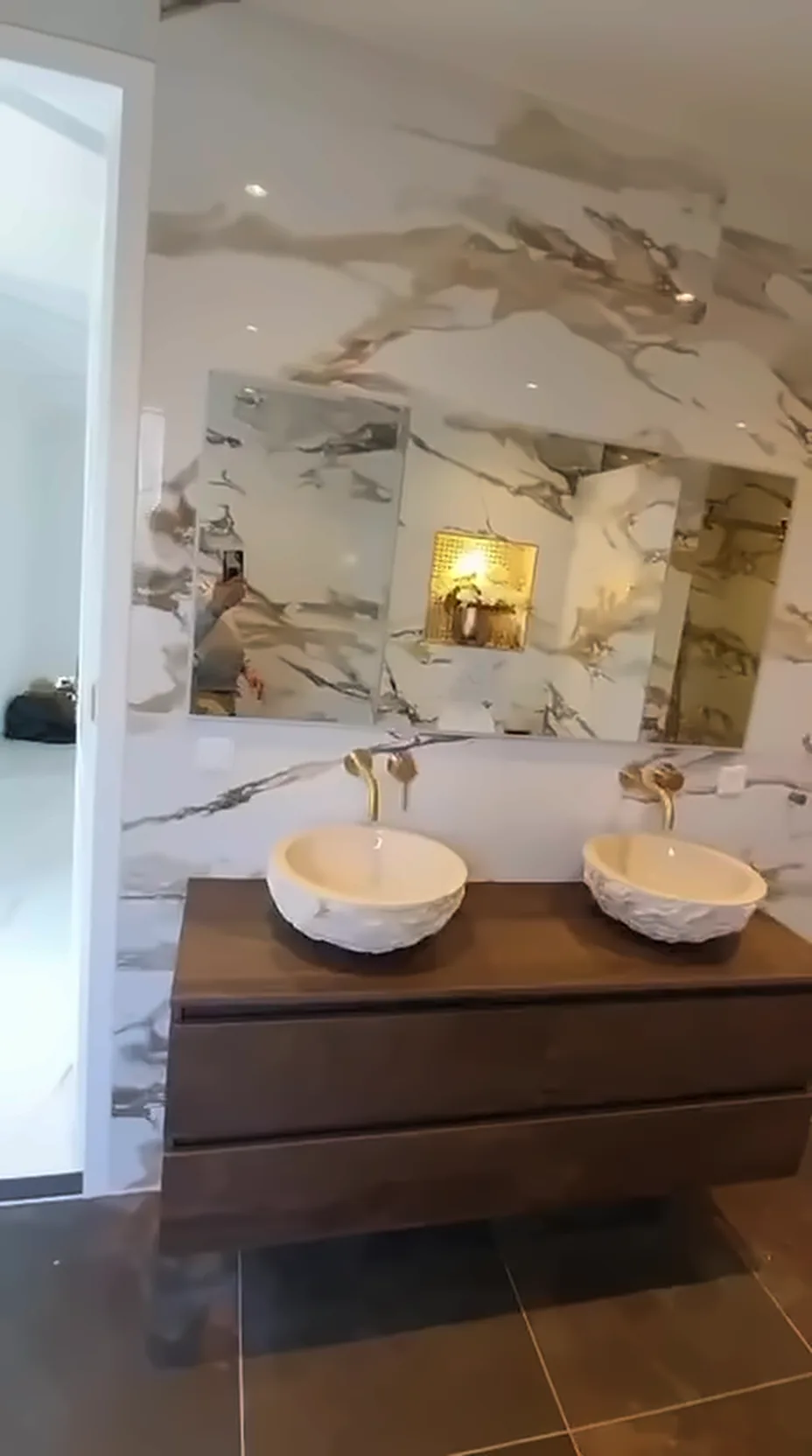 QA Renovatie: badkamer marmer goud