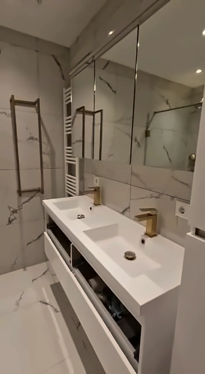 QA Renovatie: badkamer toilet goud