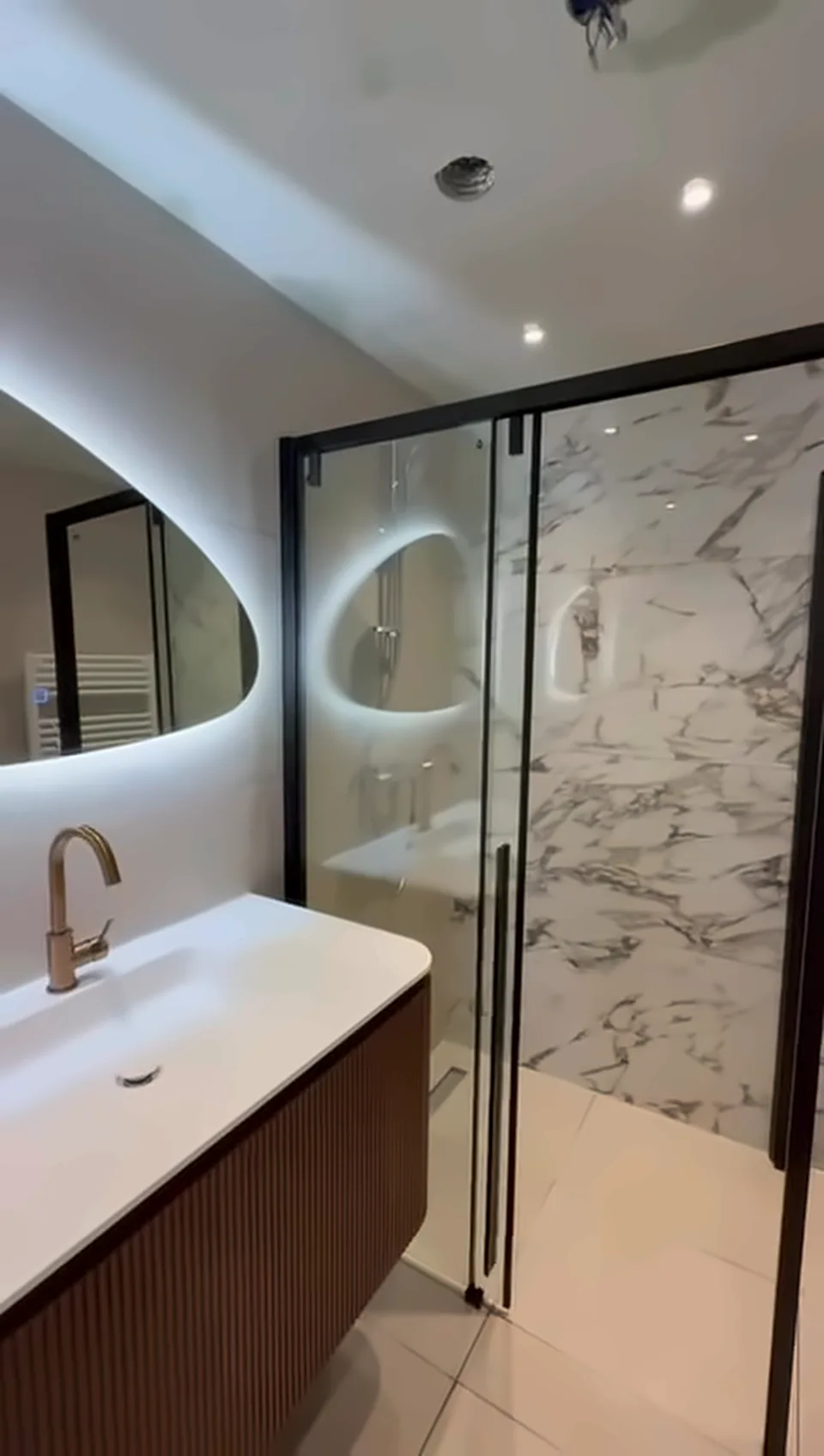 QA Renovatie: badkamer walnoot
