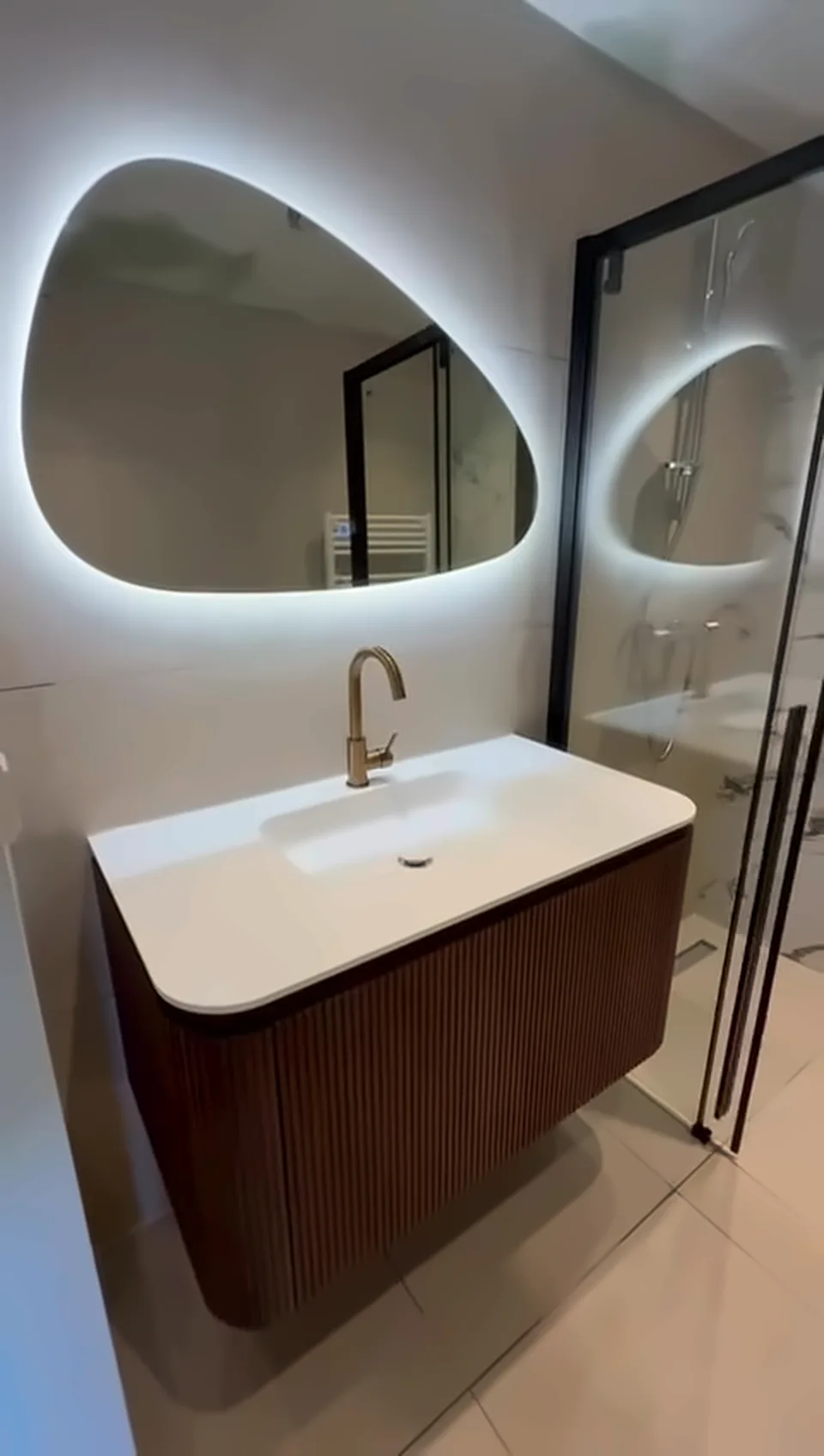 QA Renovatie: badkamer walnoot