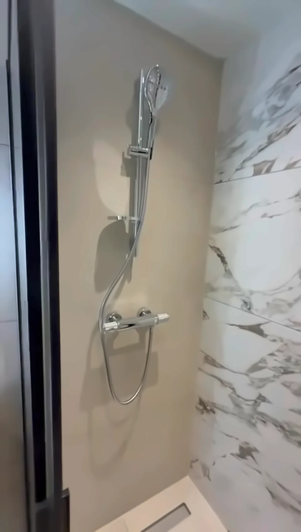 QA Renovatie: badkamer walnoot
