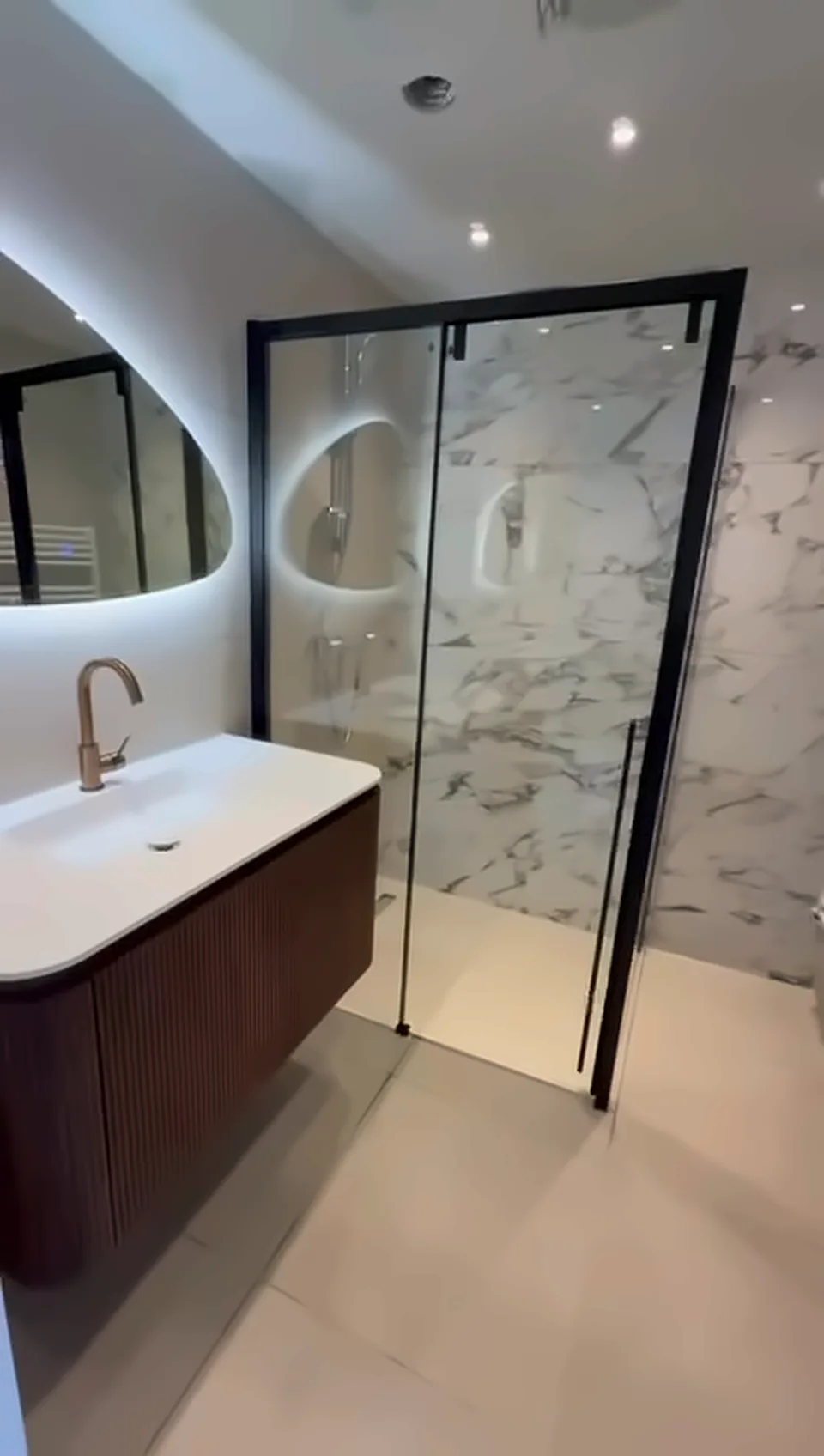 QA Renovatie: badkamer walnoot