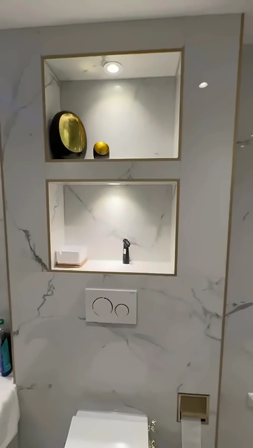 QA Renovatie: badkamer zwart goud