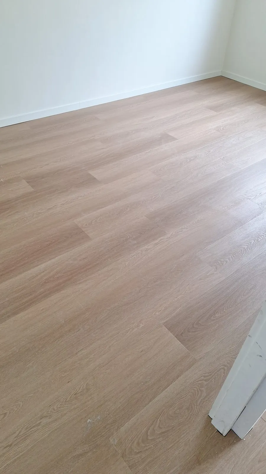 QA Renovatie: PVC plank licht kamer