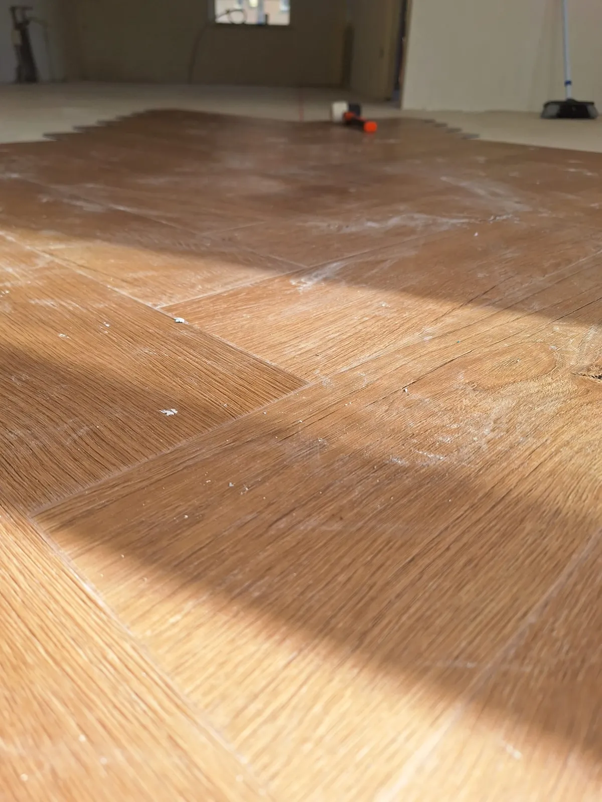 QA Renovatie: PVC visgraat donker detail