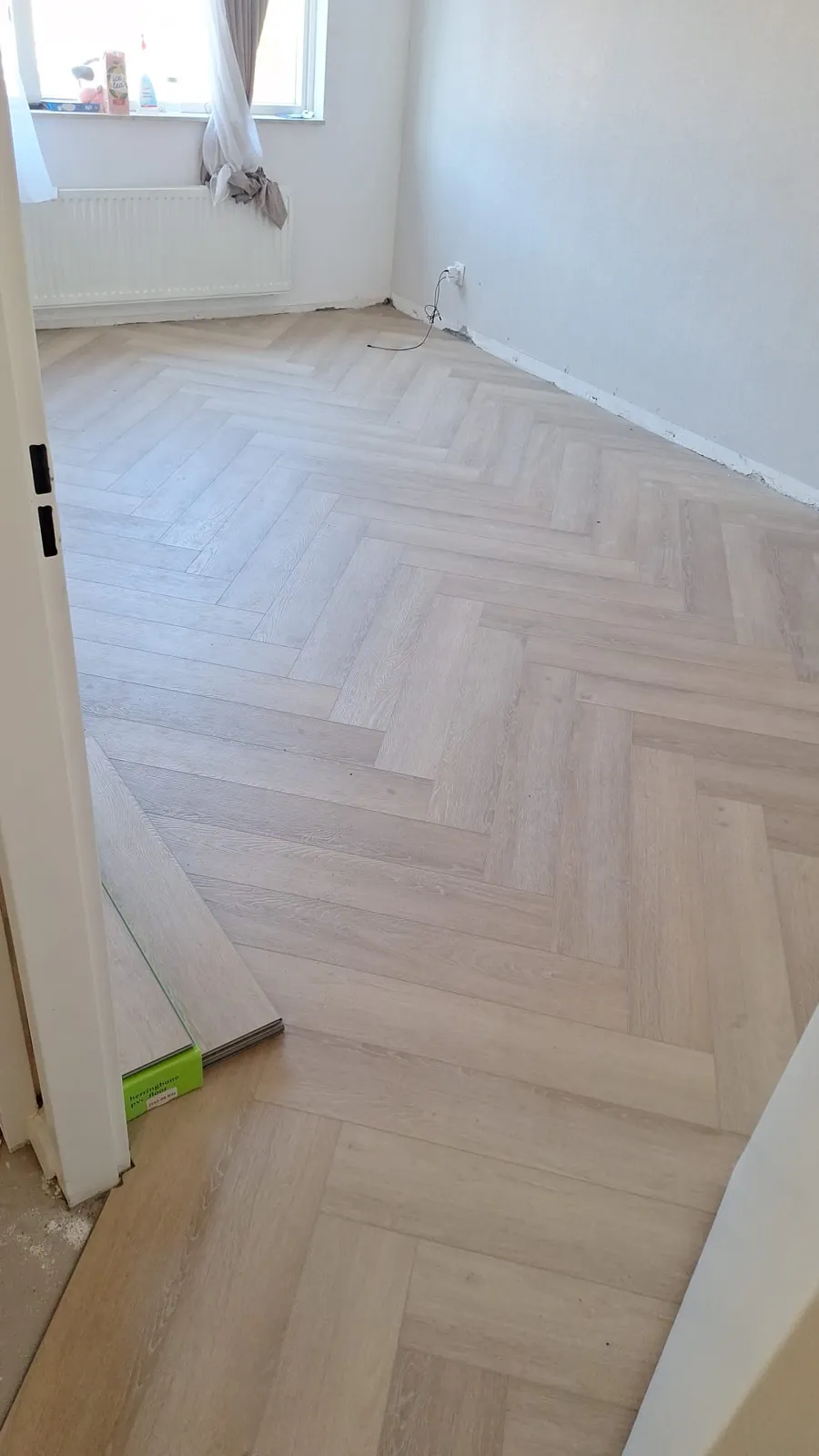 QA Renovatie: PVC visgraat slaapkamer