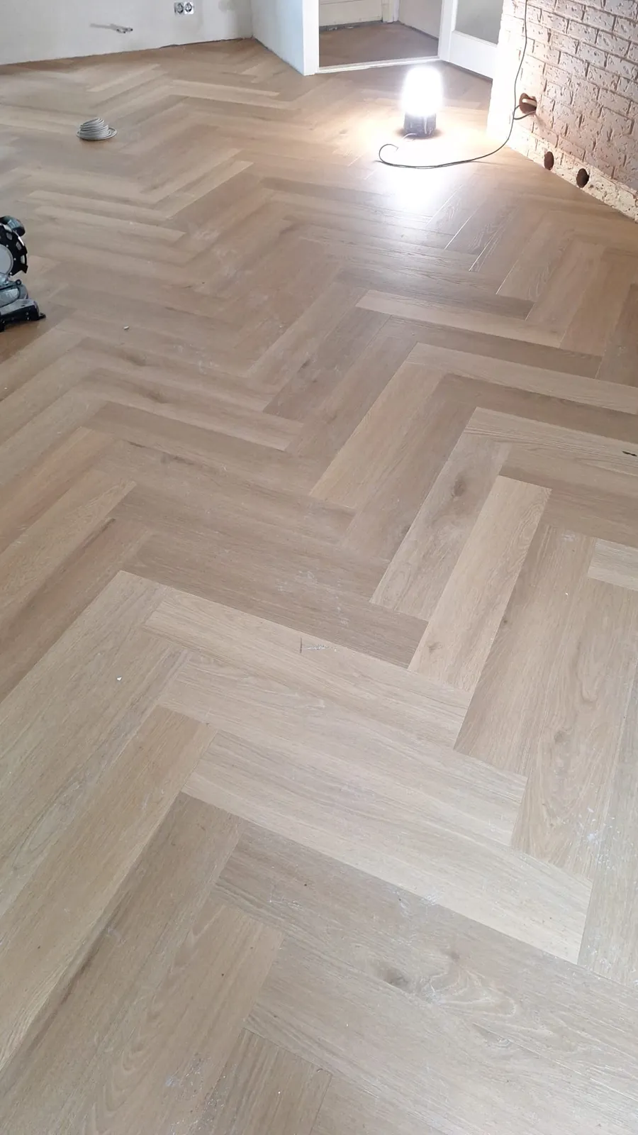 QA Renovatie: PVC visgraat woonkamer
