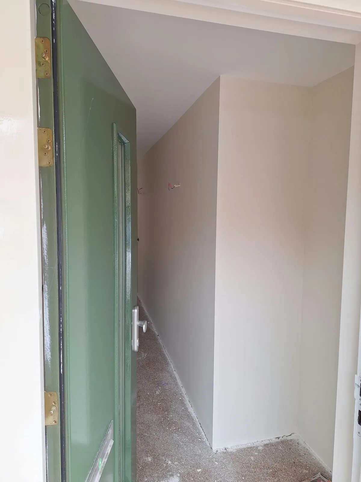QA Renovatie: stucwerk schilderwerk hal
